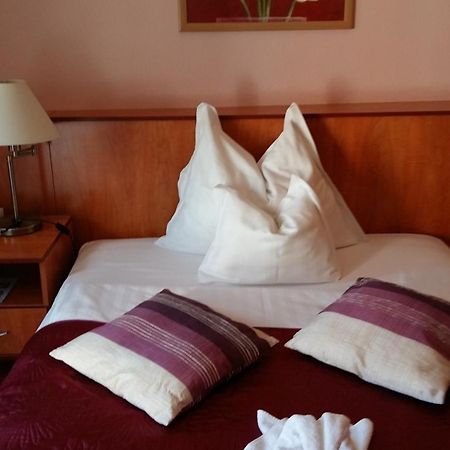 Isabell Apartments Győr Buitenkant foto
