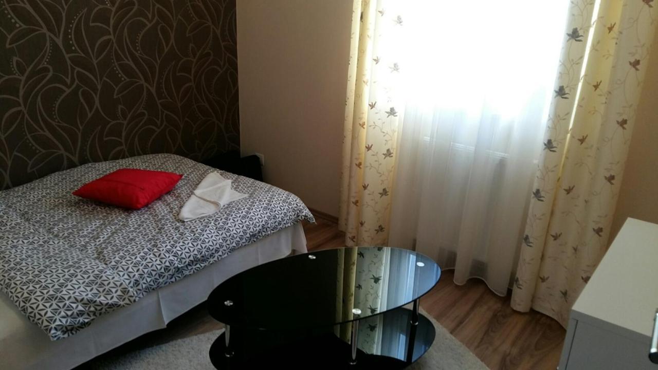 Isabell Apartments Győr Buitenkant foto