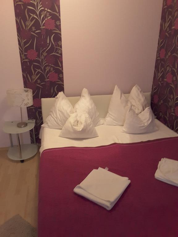 Isabell Apartments Győr Buitenkant foto